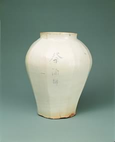 《白磁八角壺》
